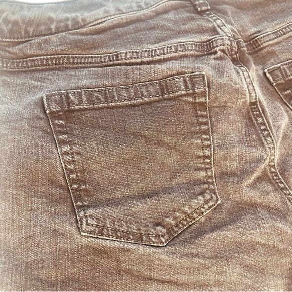 Torrid Women's Black Wash Button Fly Raw Hem Denim Shorts - Picture 8 of 9